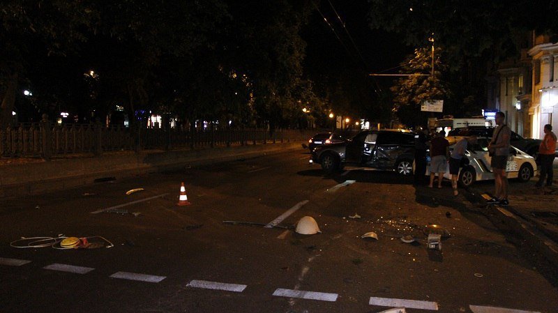 Молодежь за рулем: в ДТП на Яворницкого столкнулись Mitsubishi и Volkswagen 7