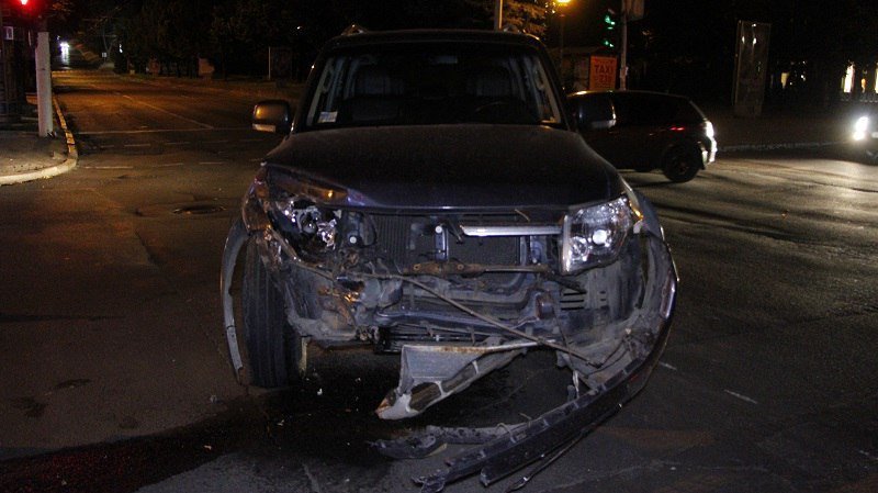 Молодежь за рулем: в ДТП на Яворницкого столкнулись Mitsubishi и Volkswagen 9
