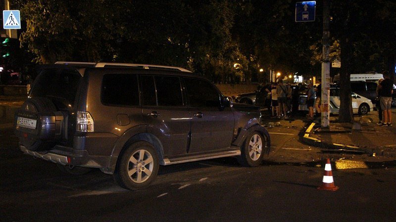 Молодежь за рулем: в ДТП на Яворницкого столкнулись Mitsubishi и Volkswagen 10