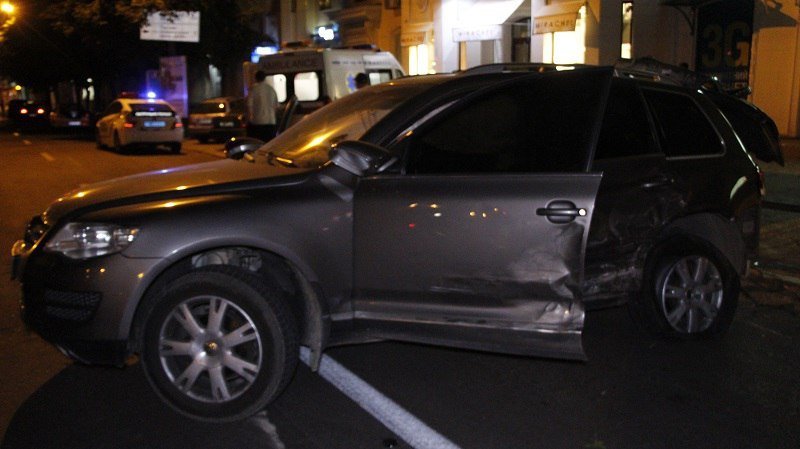 Молодежь за рулем: в ДТП на Яворницкого столкнулись Mitsubishi и Volkswagen 12