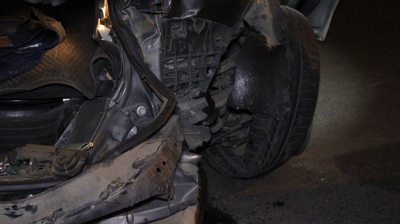 Молодежь за рулем: в ДТП на Яворницкого столкнулись Mitsubishi и Volkswagen 14