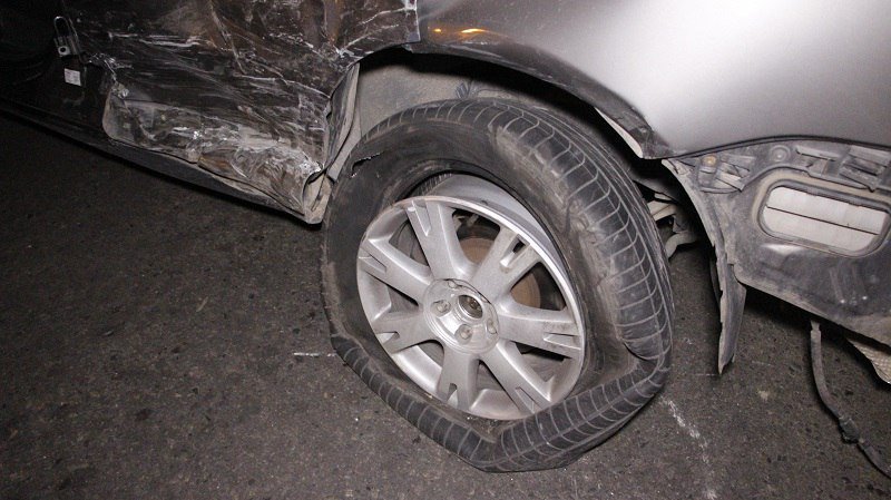 Молодежь за рулем: в ДТП на Яворницкого столкнулись Mitsubishi и Volkswagen 18