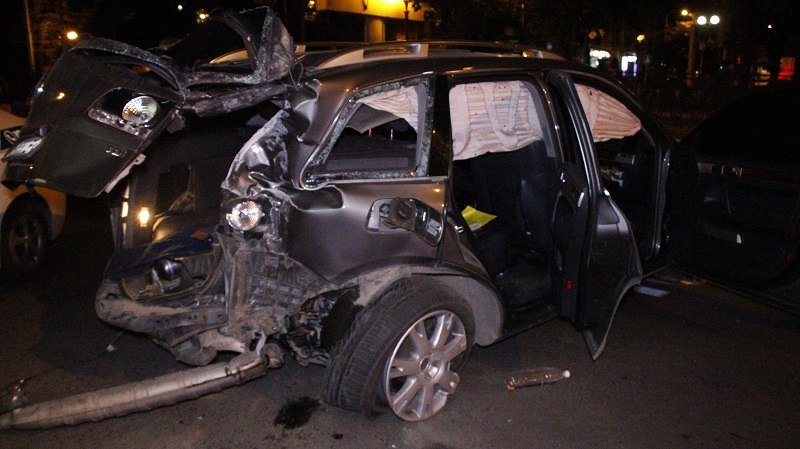 Молодежь за рулем: в ДТП на Яворницкого столкнулись Mitsubishi и Volkswagen 19