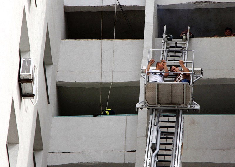 Вой сирен, пожарные и скорая: что происходило на проспекте Героев 3