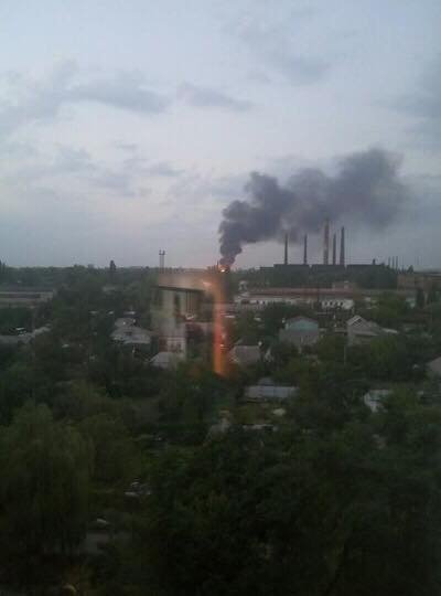 Масштабный пожар на Осенней задымил весь Днепр: горит склад 3