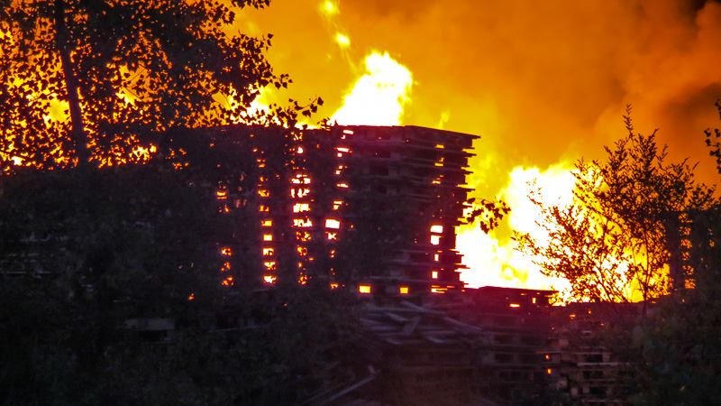 Пожар на Осенней: появились фото и видео из эпицентра события 1