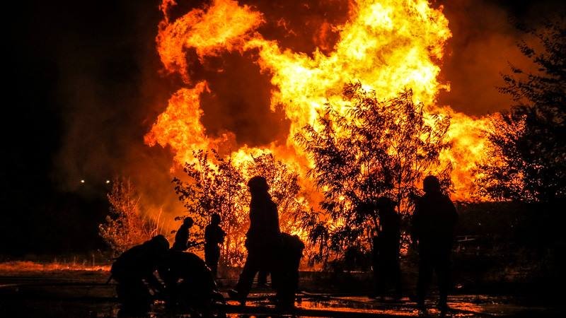 Пожар на Осенней: появились фото и видео из эпицентра события 4