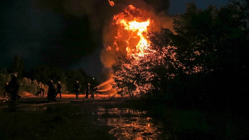 Пожар на Осенней: появились фото и видео из эпицентра события 13