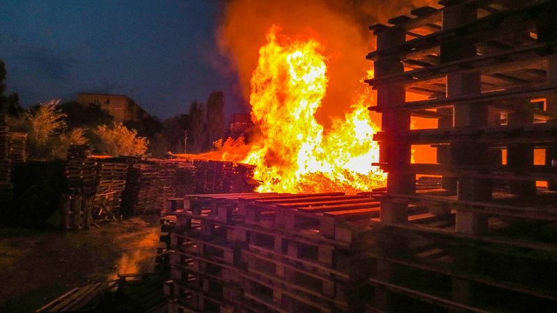 Пожар на Осенней: появились фото и видео из эпицентра события 14