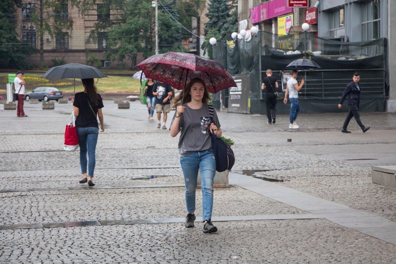 Спасительная прохлада: в Днепре пошел летний дождь 10