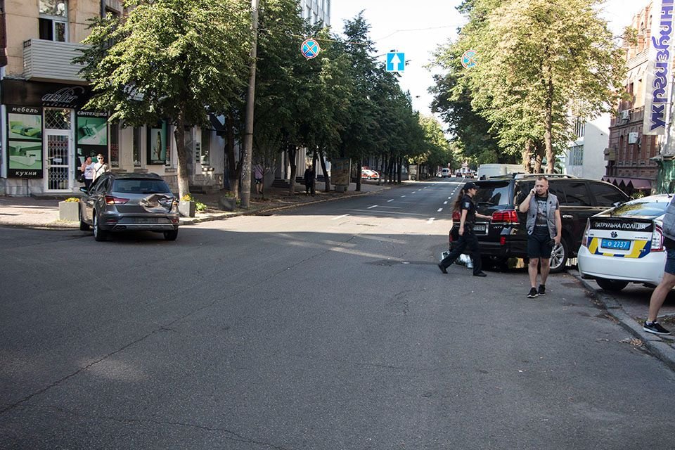 ДТП на Воскресенской: не поделили дорогу Seat и Lexus 1