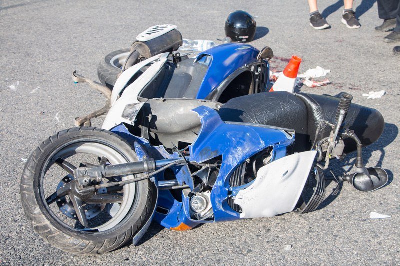 ДТП на Калиновой: скутер влетел в бок Toyota 2