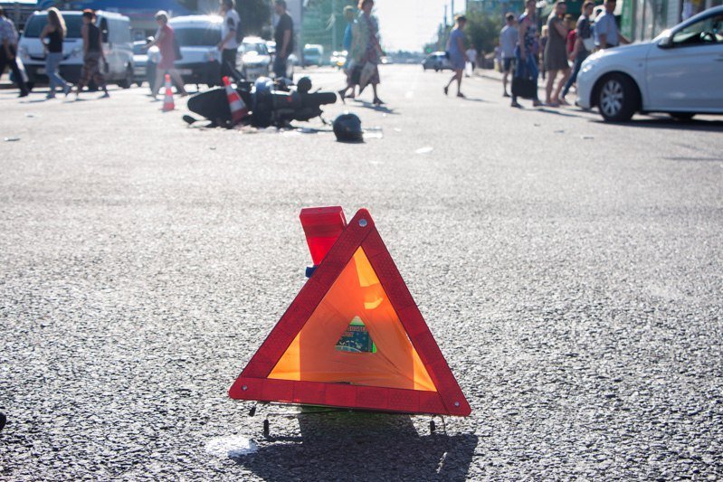 ДТП на Калиновой: скутер влетел в бок Toyota 8