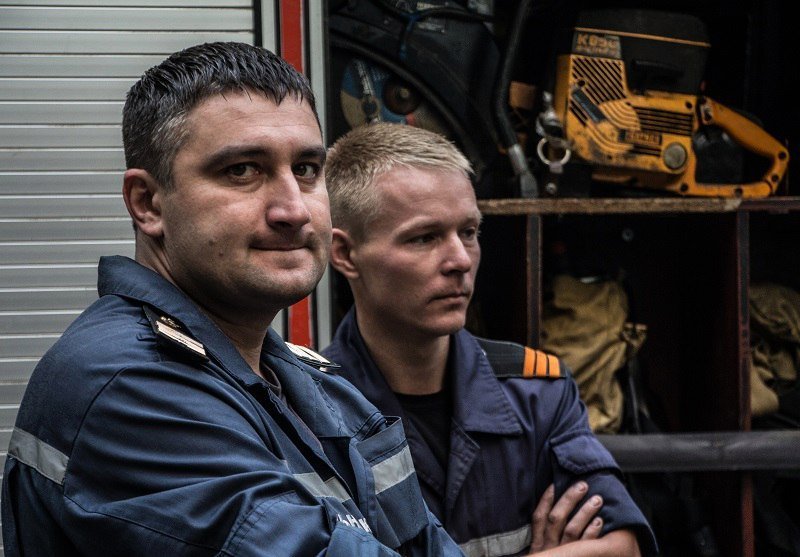 Пожар на Данилы Нечая: поджигатель напал на спасателя с ножом 7