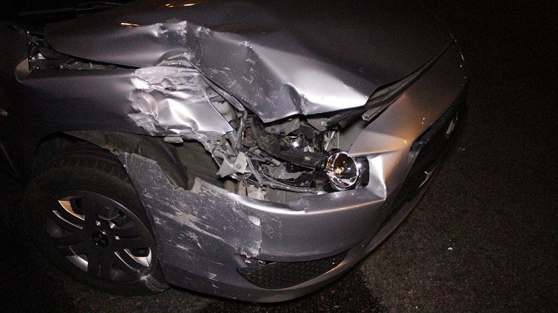 Ночное ДТП на Донецком шоссе: Mitsubishi въехал в грузовик MAN 11