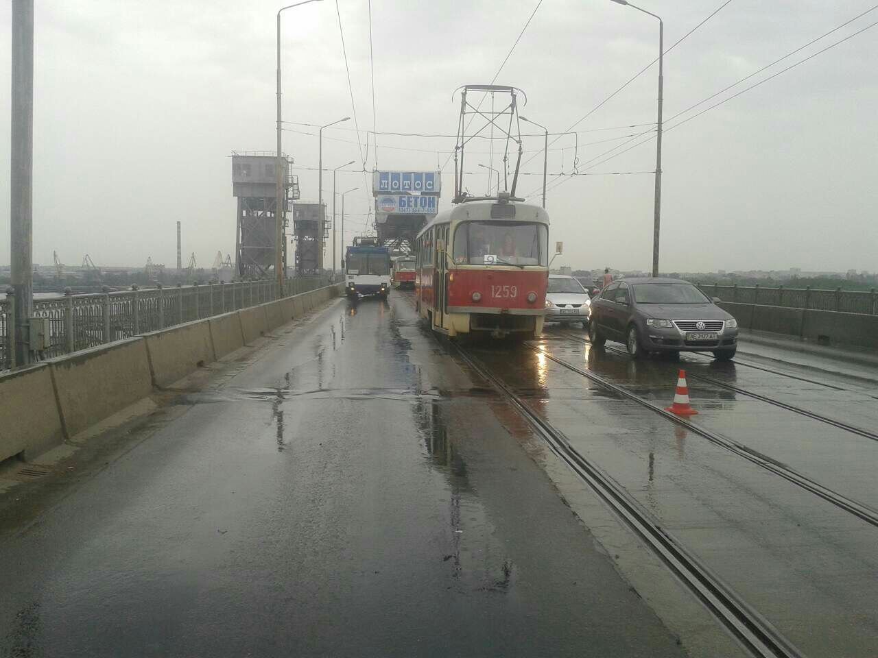 ДТП на Амурском мосту: столкнулись три автомобиля 3