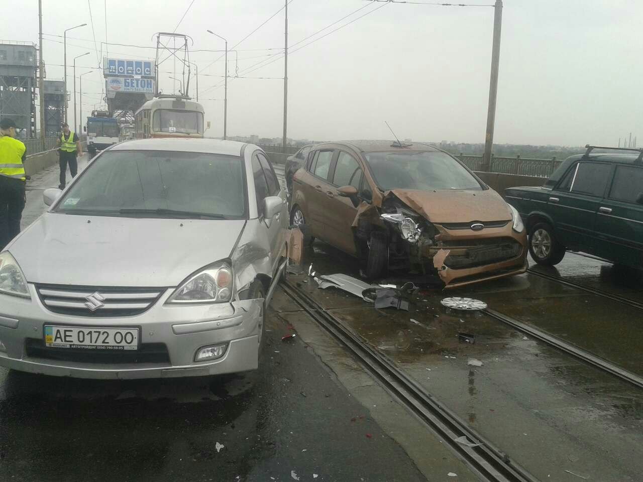 ДТП на Амурском мосту: столкнулись три автомобиля 5