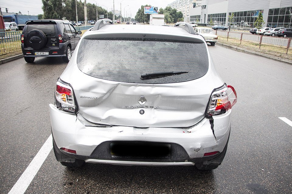 Дождь как сюрприз для водителей: за полтора часа в Днепре произошло 5 ДТП 2