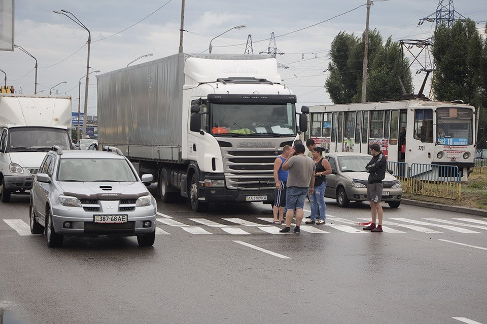 Дождь как сюрприз для водителей: за полтора часа в Днепре произошло 5 ДТП 4
