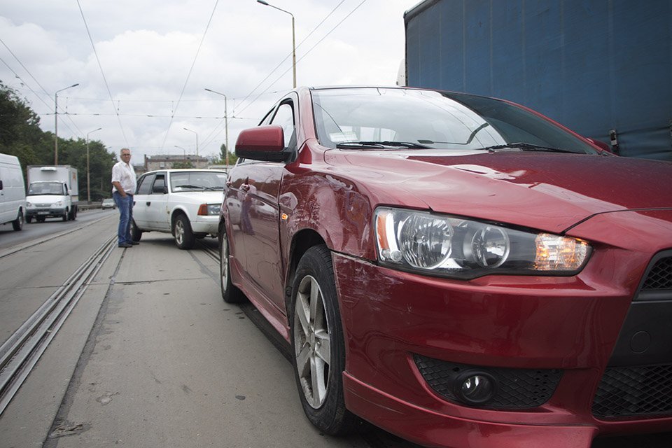 Дождь как сюрприз для водителей: за полтора часа в Днепре произошло 5 ДТП 15