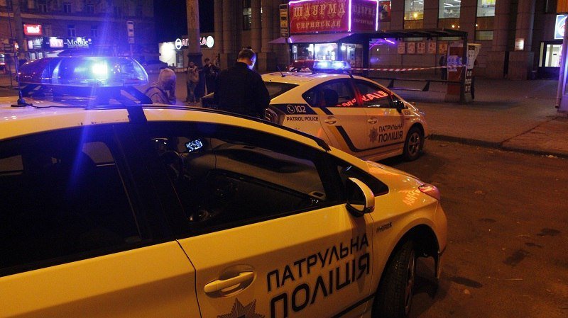 Кровавое утро в Днепре: возле ж/д вокзала мужчину ударили ножом под сердце 2