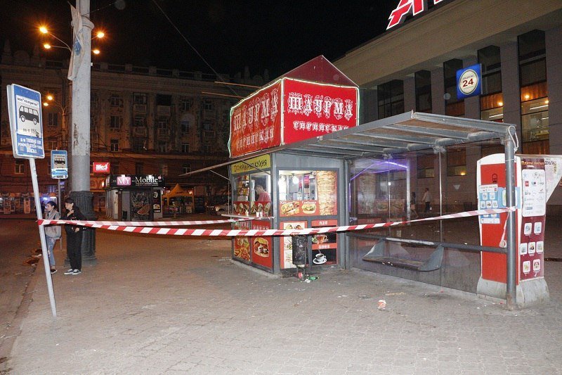 Кровавое утро в Днепре: возле ж/д вокзала мужчину ударили ножом под сердце 6