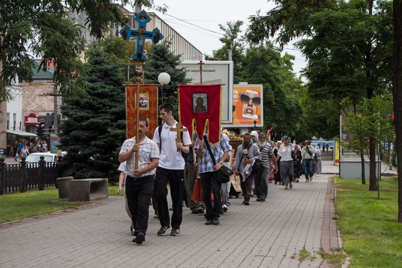 600 километров от Донбасса: по Днепру и области шествует Крестный ход 3