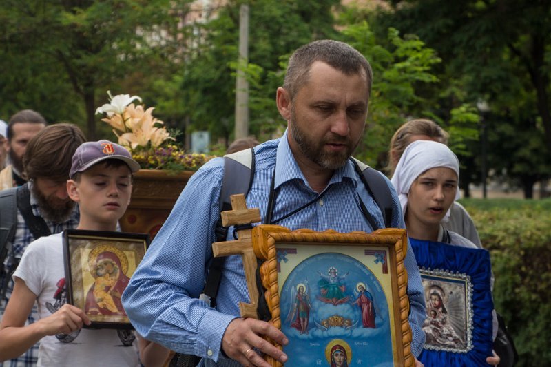 600 километров от Донбасса: по Днепру и области шествует Крестный ход 5