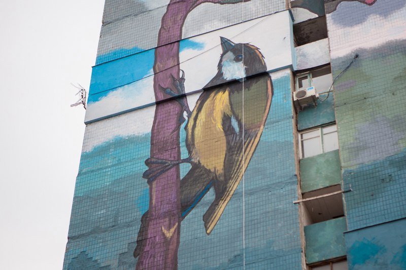 Мастерство художников и восхищенные взгляды прохожих: в Днепре появился новый мурал 3