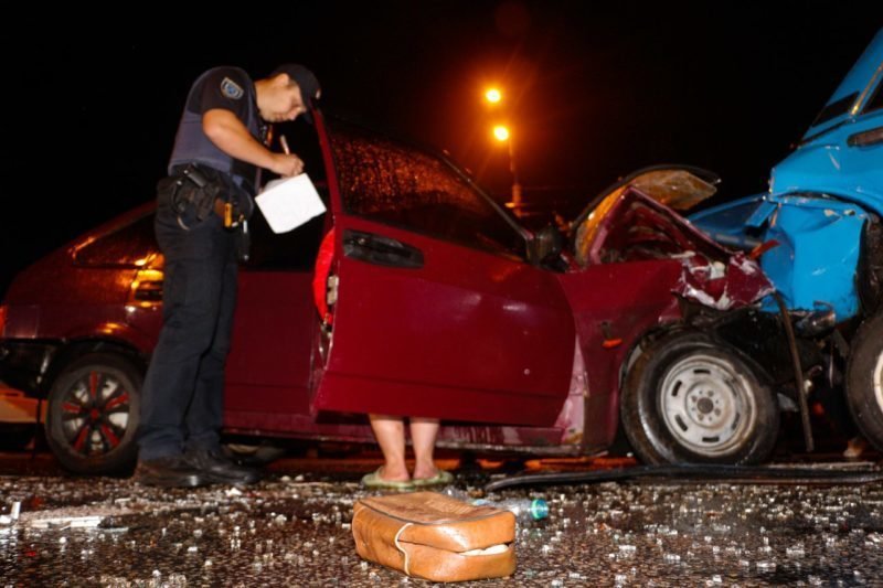 Крупное ДТП на Слобожанском: ВАЗ влетел в стоящие на светофоре машины 3