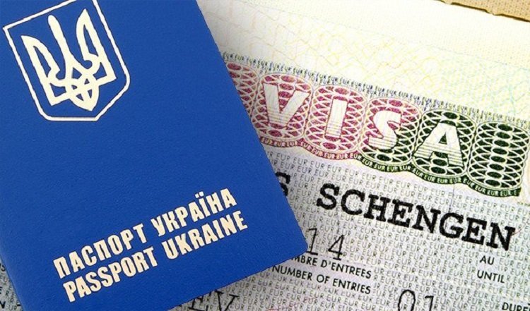 Отказ во въезде, старый паспорт и финансовые гарантии: 7 самых часто задаваемых вопросов о безвизе 1