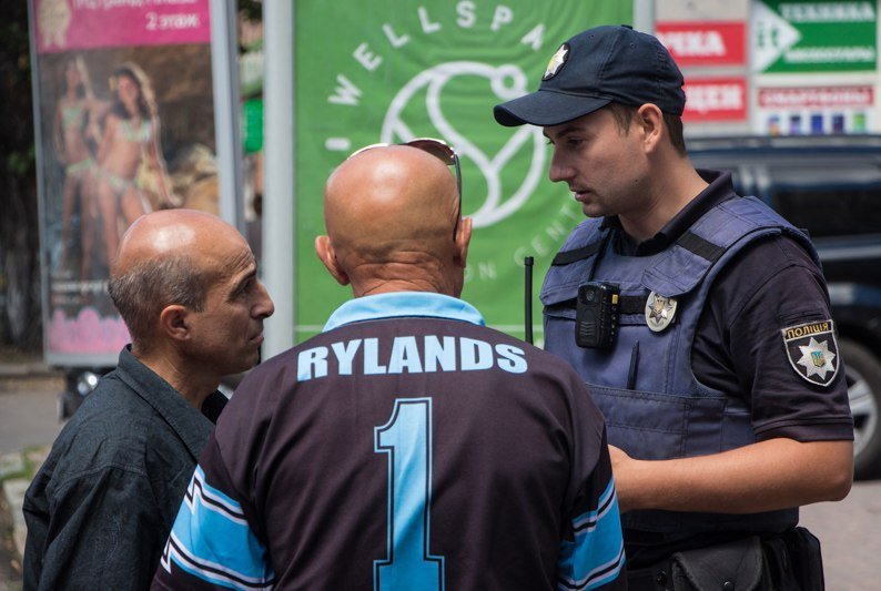 На проспекте Яворницкого ЗАЗ сбил парня на пешеходном переходе 2