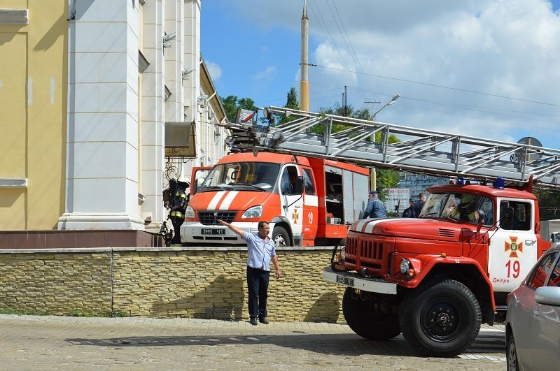 Пожарная техника, спасатели и эвакуация сотрудников: что происходило на Запорожском шоссе 4
