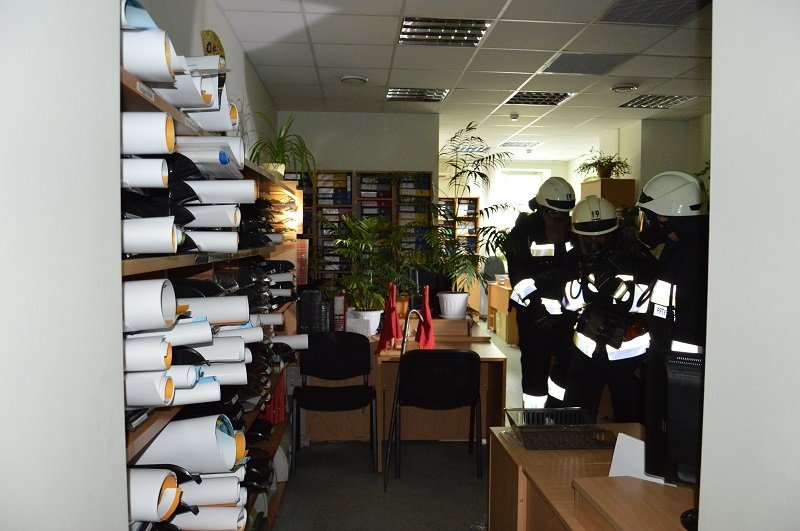 Пожарная техника, спасатели и эвакуация сотрудников: что происходило на Запорожском шоссе 7