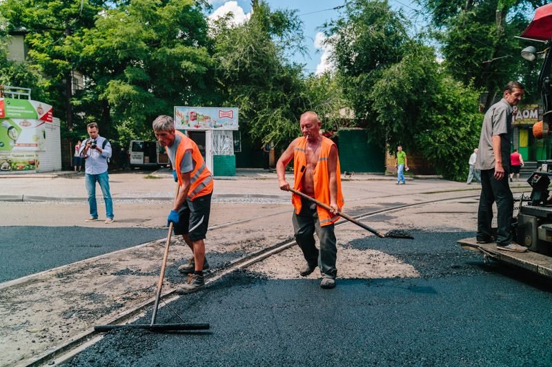 Борис Филатов проверил, как проходит ремонт дороги на Западном 5