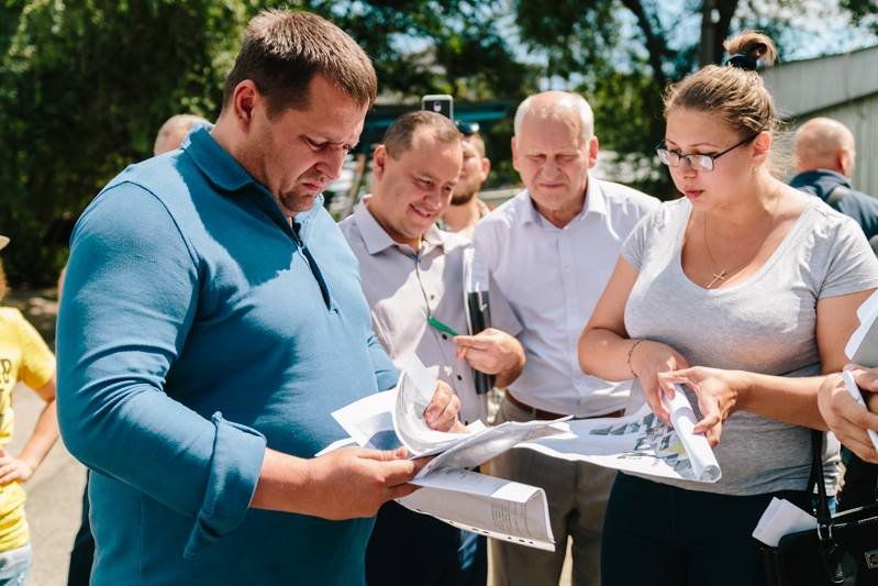 Борис Филатов проверил, как проходит ремонт дороги на Западном 6