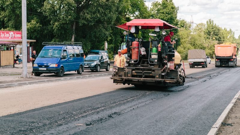 Борис Филатов проверил, как проходит ремонт дороги на Западном 11