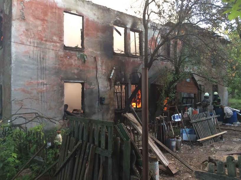 Ноев Ковчег в Днепре: из пожара спасли коз и уток, но погиб человек 3