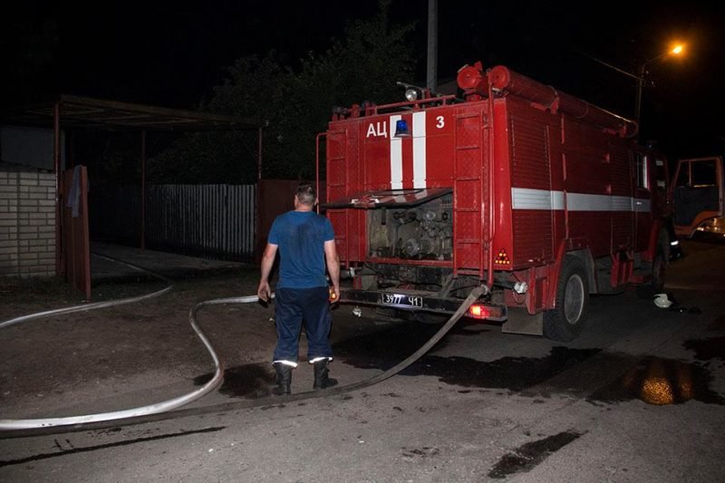 Пожар на Петрозаводской: горел частный дом, есть пострадавшие 1