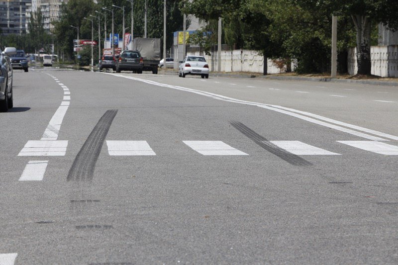 На Набережной микроавтобус Fiat въехал в "Запорожец": есть пострадавшие 5