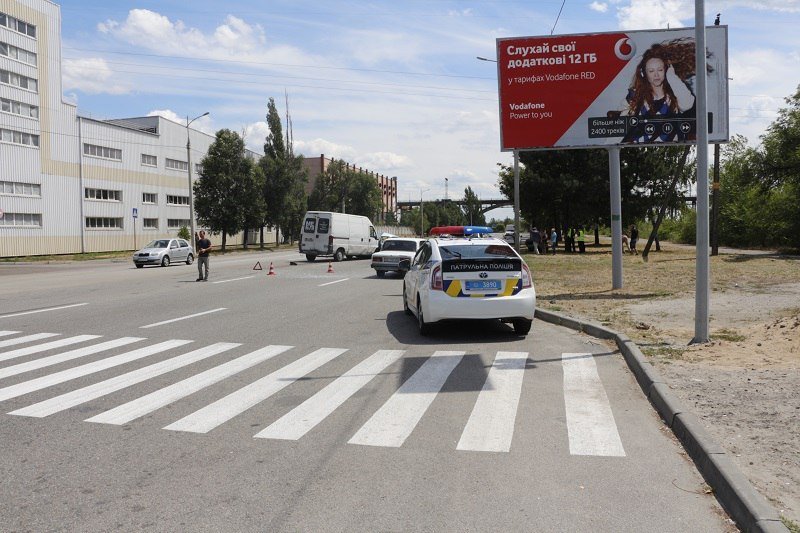 На Набережной микроавтобус Fiat въехал в "Запорожец": есть пострадавшие 6