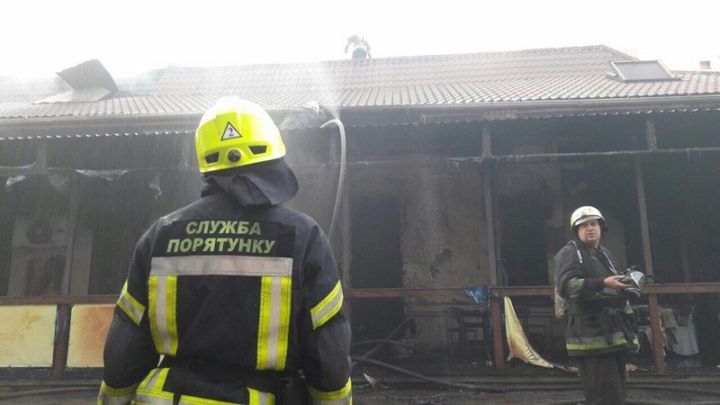 Пожарные и "скорая": на Успенской площади горел "Чибис" 2