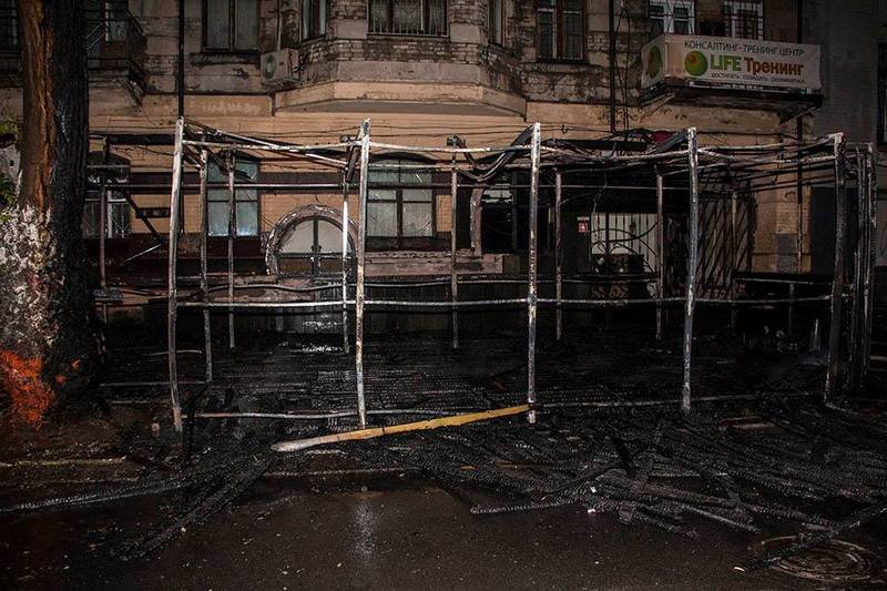 Пламя и дым столбом: в Днепре горело еще одно кафе 9