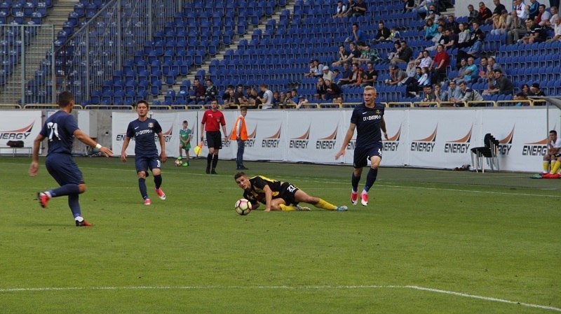 На "Днепр-Арене" впервые сыграли СК "Днепр-1" и ФК "Буковина" 4