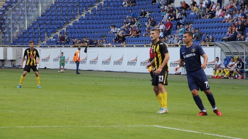 На "Днепр-Арене" впервые сыграли СК "Днепр-1" и ФК "Буковина" 9