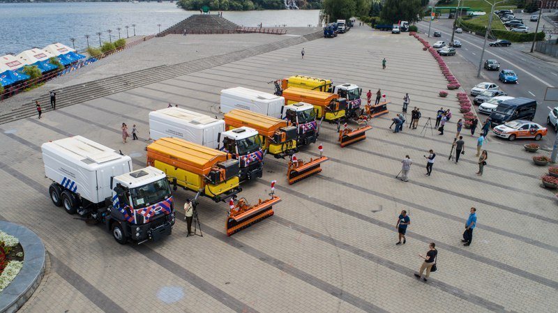В Днепре появилась уникальная техника для уборки города летом и зимой 7