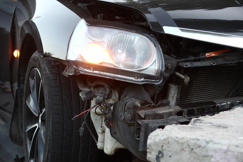 ДТП на Антоновича: дорогу не поделили Mitsubishi и Skoda 6