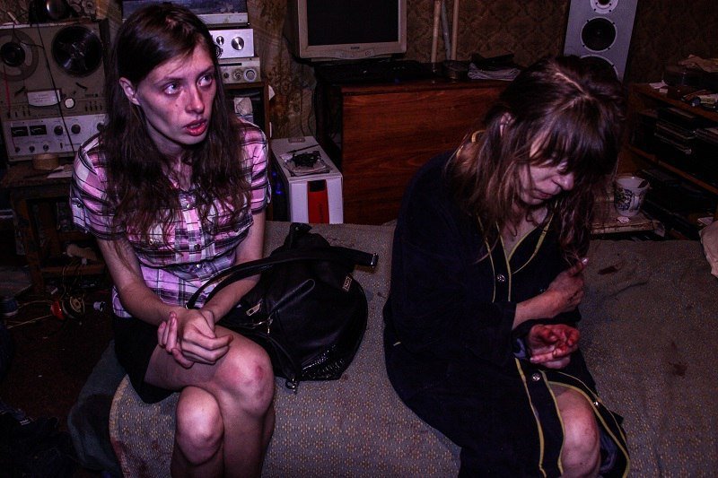 Любовь зла: в Днепре мужчина разбил спутнице и маме голову ножкой от стула 2