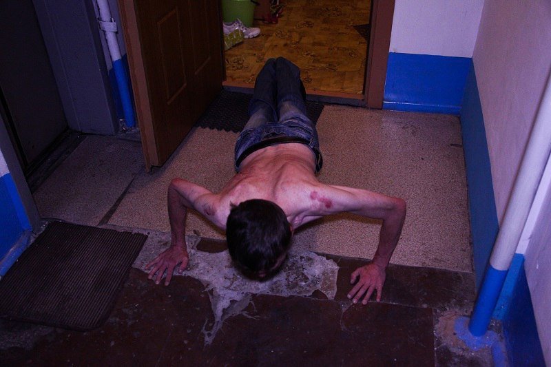 Любовь зла: в Днепре мужчина разбил спутнице и маме голову ножкой от стула 3