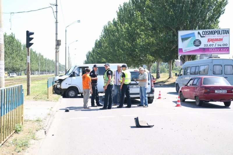 В ДТП на Петрозаводской столкнулись Renault и Dacia: пострадал ребенок 1